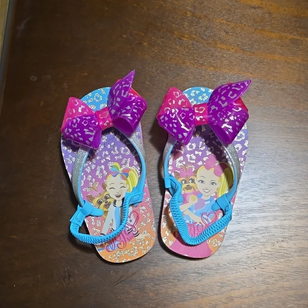 JoJo Siwa flip flops size 7/8‎